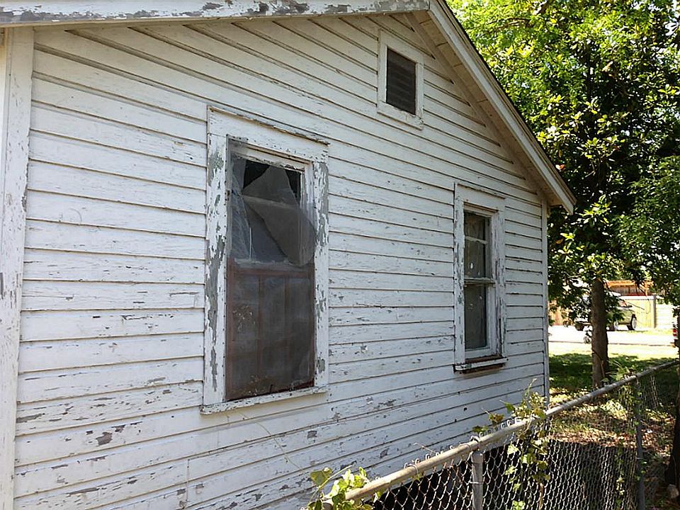 2nd image of 3202 Langley Rd