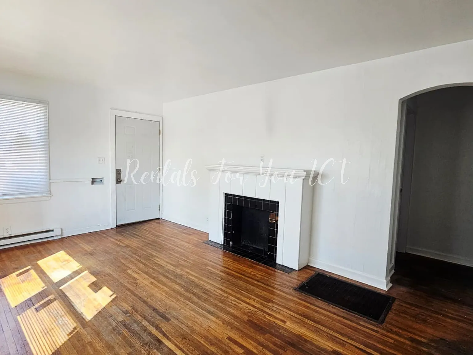 362 S Hydraulic St — Photo 2