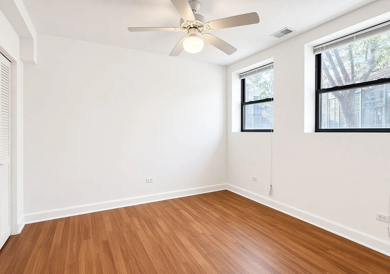3 bed, 1300 sqft, $3,050 — Photo 4