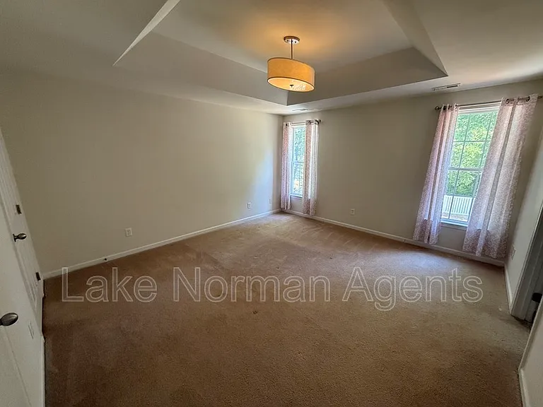 15622 Troubadour Ln — Photo 28