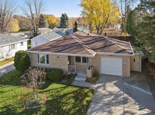 1411 Oak Ridge Dr, Green Bay, WI 54304