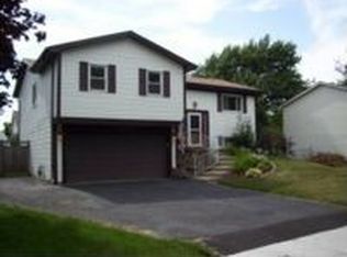 423 Quarry Dr, Bolingbrook, IL 60490