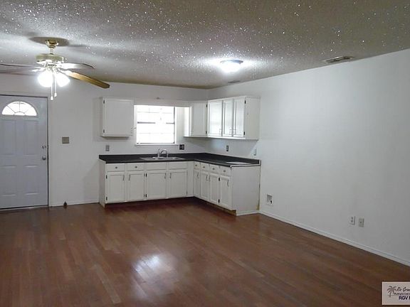 4th image of 790 Woodford St