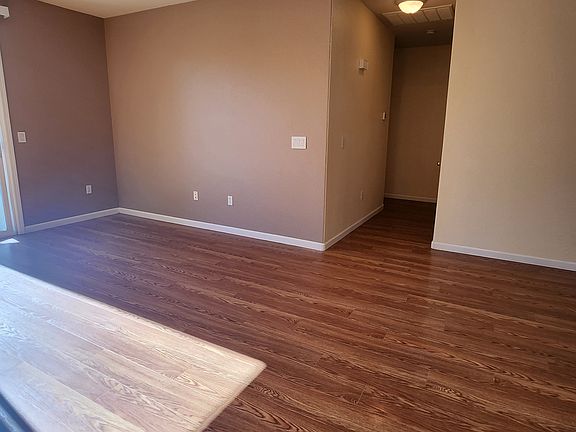 4th image of 303 Torrey Pines Dr
