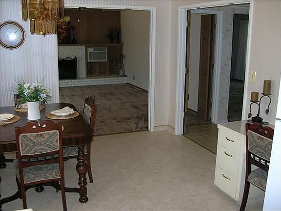 5th image of 1630 Sweetbriar Dr