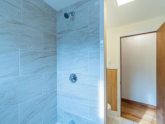 5th image of 147 River St #1