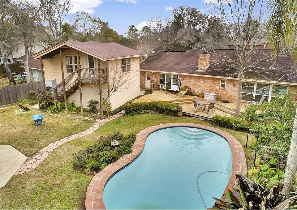 Birds Eye view of this great entertainment and relaxing resort like 'Stay-cation' home. Note the back staircase to the garage apartment, with the chair lift.