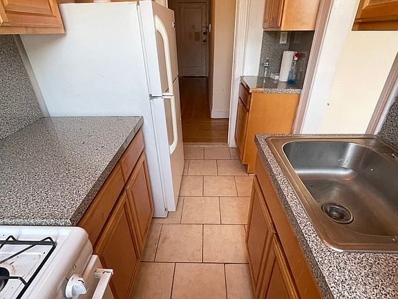 5th image of 62-98 Saunders St #3EE