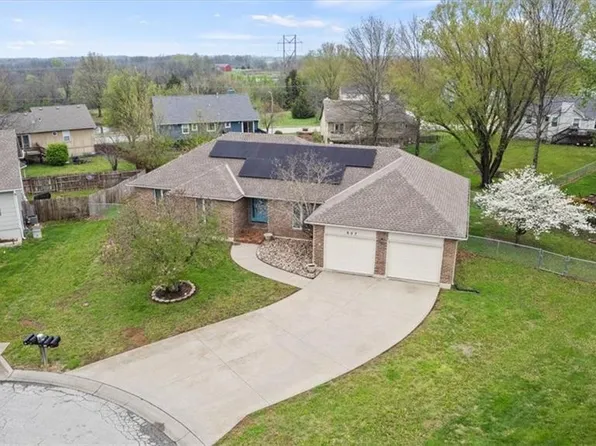 607 Horseshoe Dr, Pleasant Hill, MO 64080