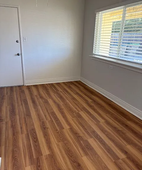 183 E Dana St — Photo 17