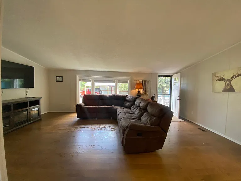 3811 Deer Ln — Photo 5