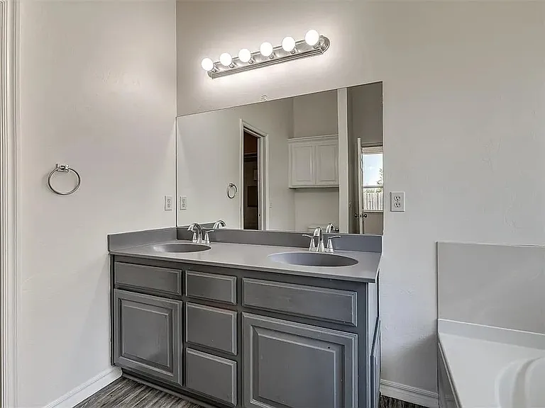 2505 Black Oaks Cir — Photo 14