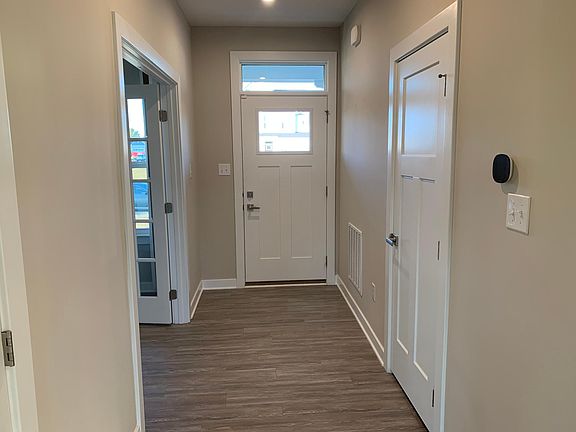 5th image of 2816 New Castle Dr