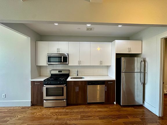 3rd image of 564 De Kalb Ave #2D