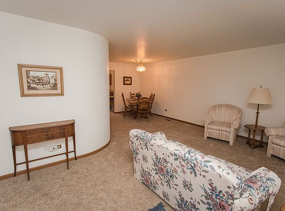 2nd image of 520 River Oaks Ln