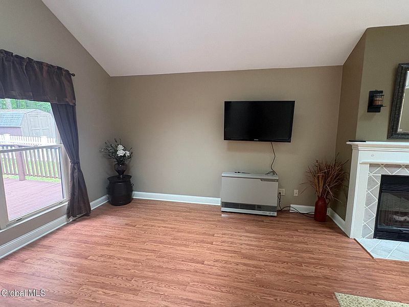 5th image of 237 Thimbleberry Road