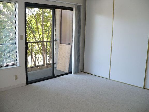 5th image of 401 Northlake Dr APT 1