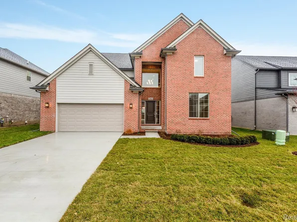 2029 Kohli Dr, Troy, MI 48083