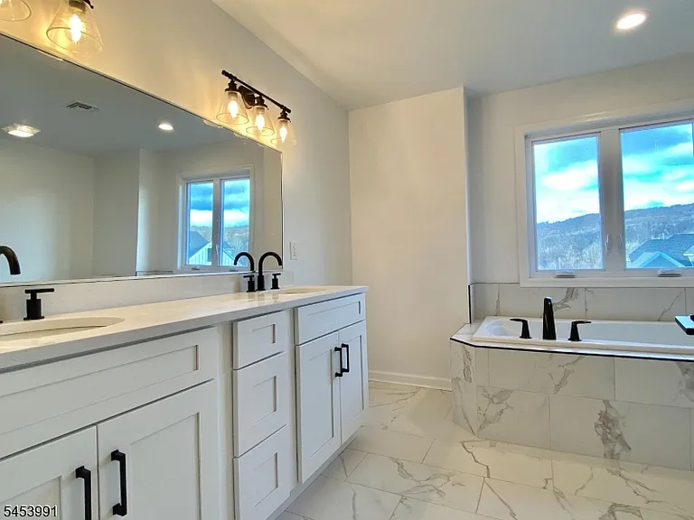 22 Woodcott Dr — Photo 11