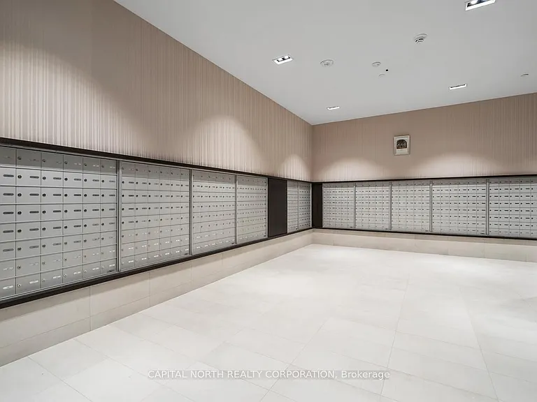 9000 Jane St #329 — Photo 4