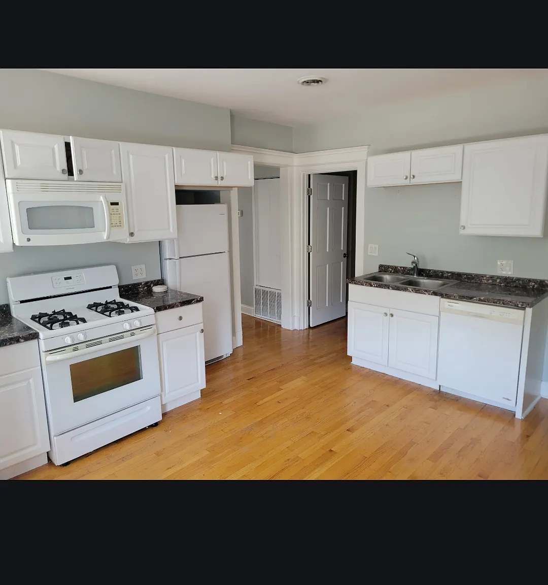 3 bed, 1500 sqft, $2,800 — Photo 4