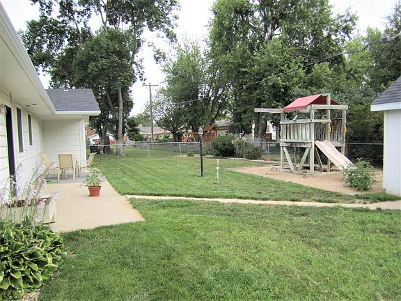 2nd image of 1880 Iowa Ave SE