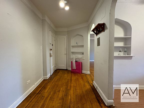 2nd image of 2147 E 17th St #10