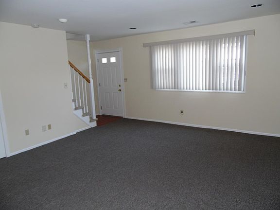 4th image of 46 Adriana Ct