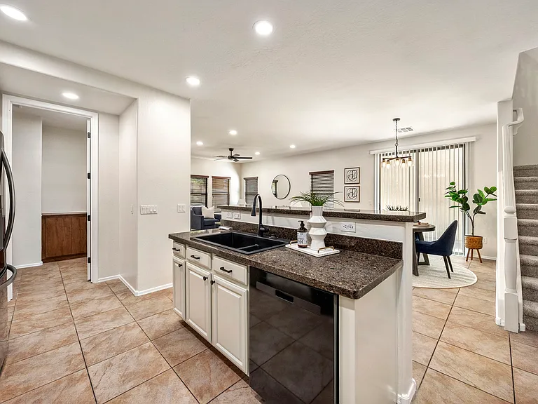 3844 E Jasper Dr — Photo 2