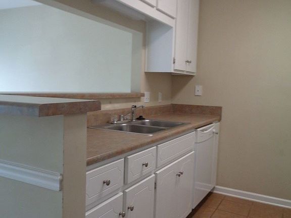 5th image of 218 Claremont Ave