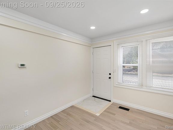 4th image of 9 Hubbard St