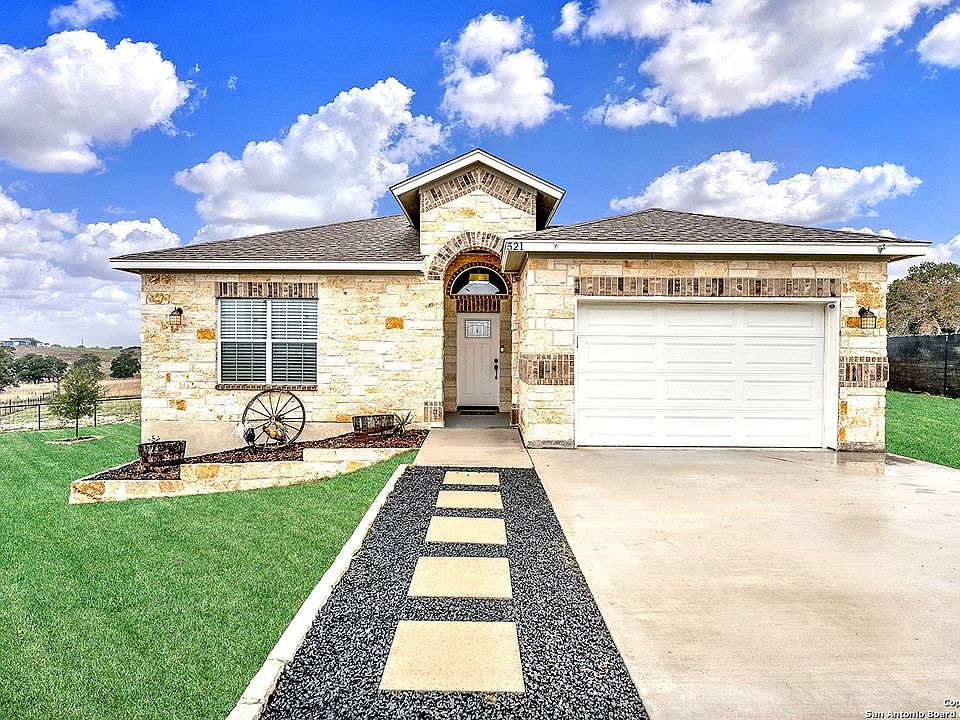 1st image of 521 Lazy Oak Ln