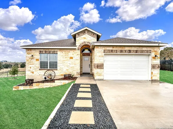 521 Lazy Oak Ln, La Vernia, TX 78121