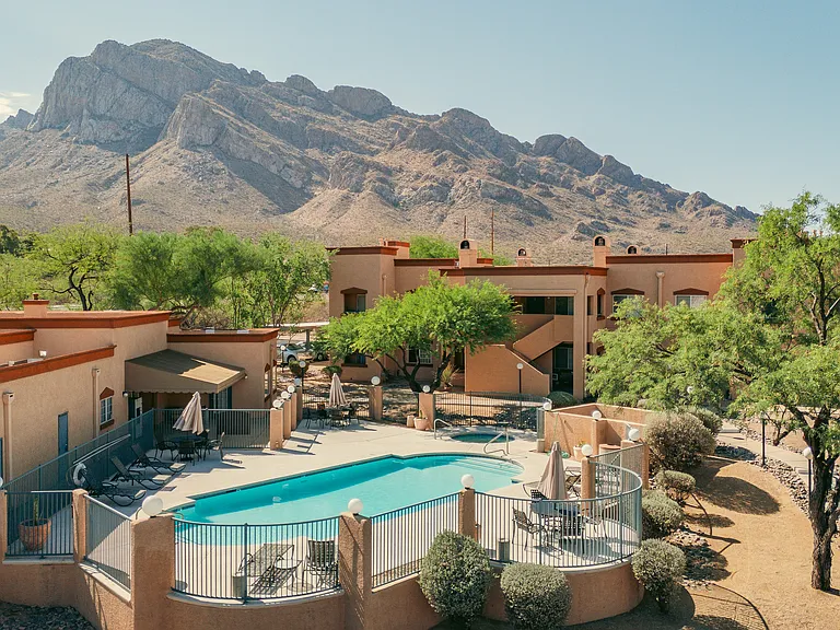 Pusch Ridge Apartments — Photo 8