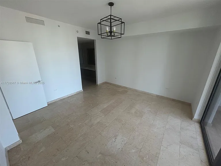 88 SW 7th St #3307 — Photo 7