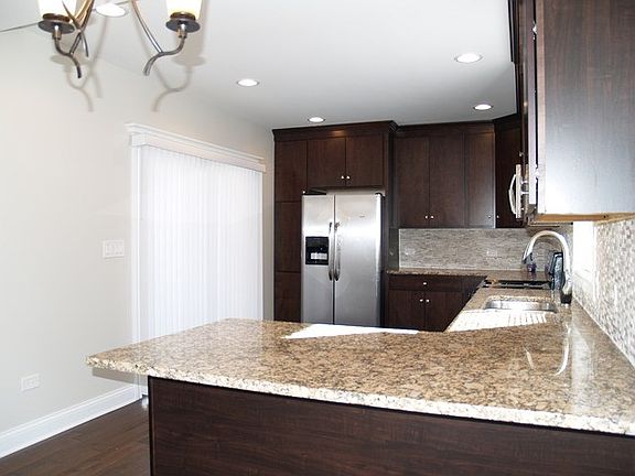 5th image of 615 Newcastle Ave