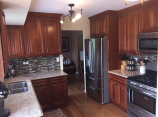 762 Hickory Ln, Carol Stream, IL 60188