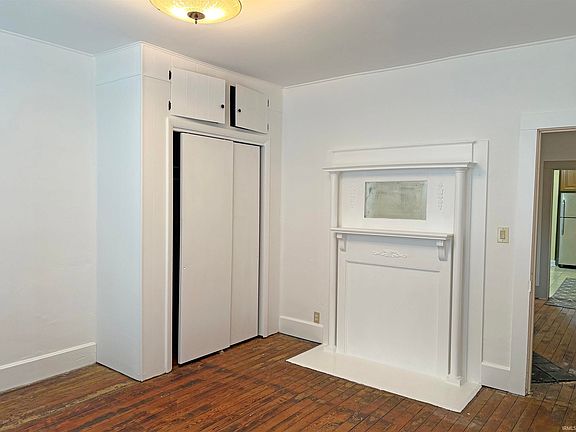 5th image of 210 Leslie Ave