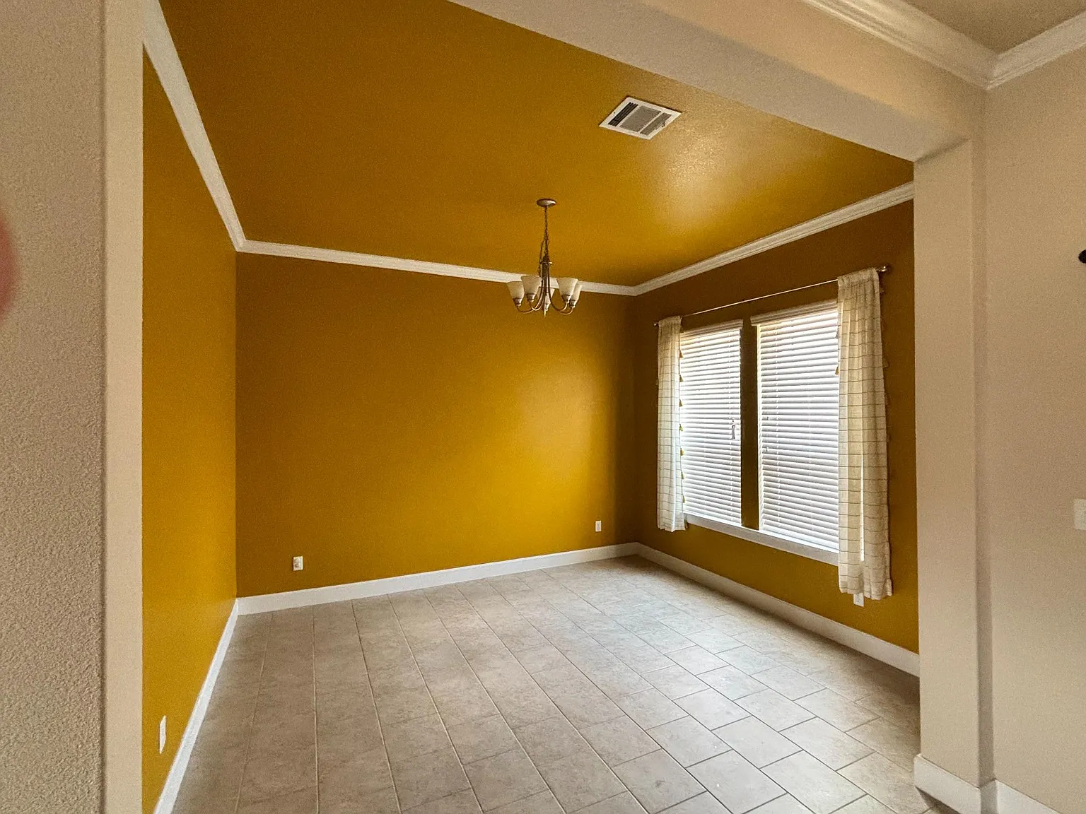5 bed, 4.0 bath, 3298 sqft, $3,200 — Photo 4