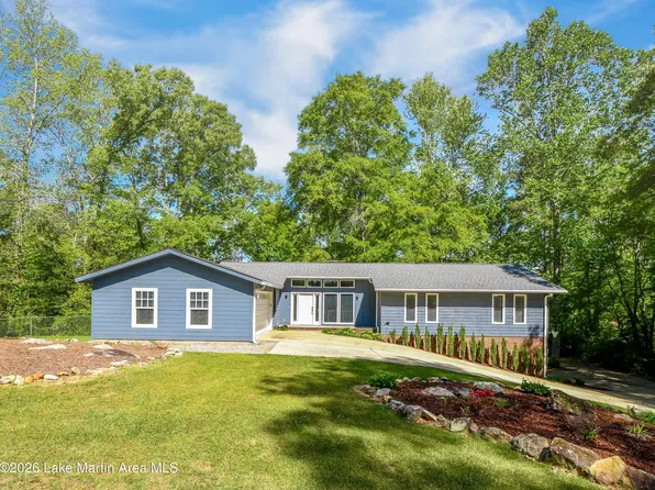 951 Crestwood Cir, Alexander City, AL 35010