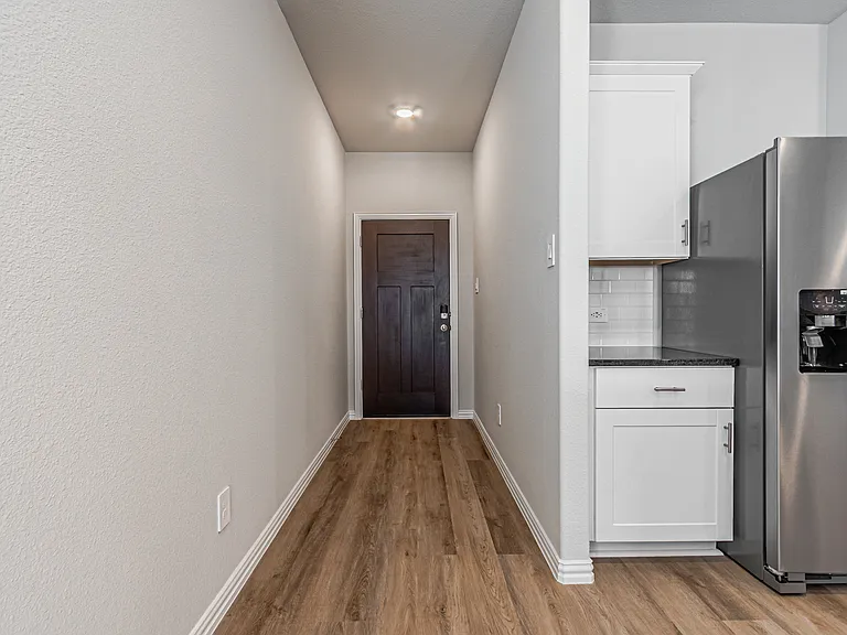 801 Leavenworth Dr — Photo 12