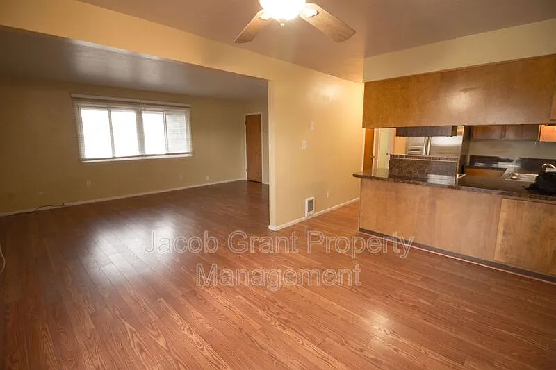 2 bed, 1.5 bath, 1250 sqft, $1,095 — Photo 4