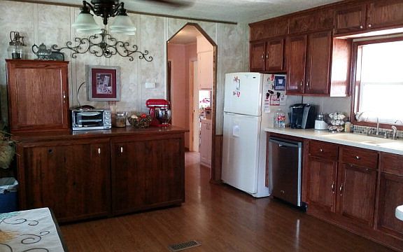 3rd image of 2505 W 83rd St