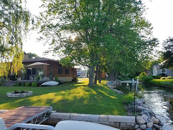 2nd image of 1987 Lake Pointe Dr