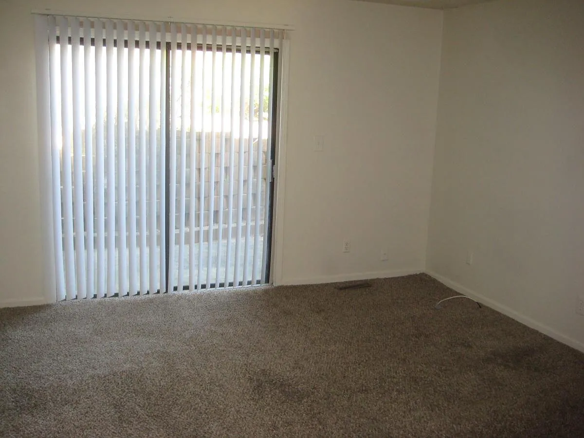 2 bed, 1.5 bath, $750 — Photo 2