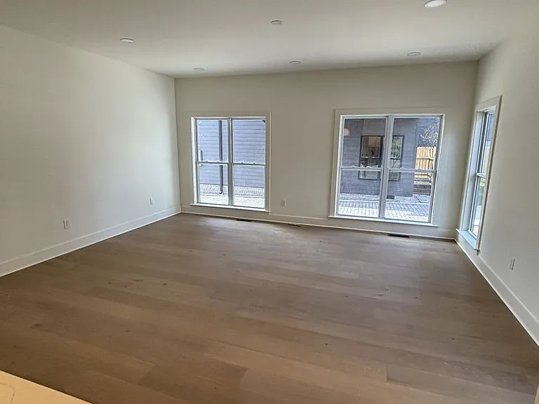 4A Belle Forrest Ave — Photo 6