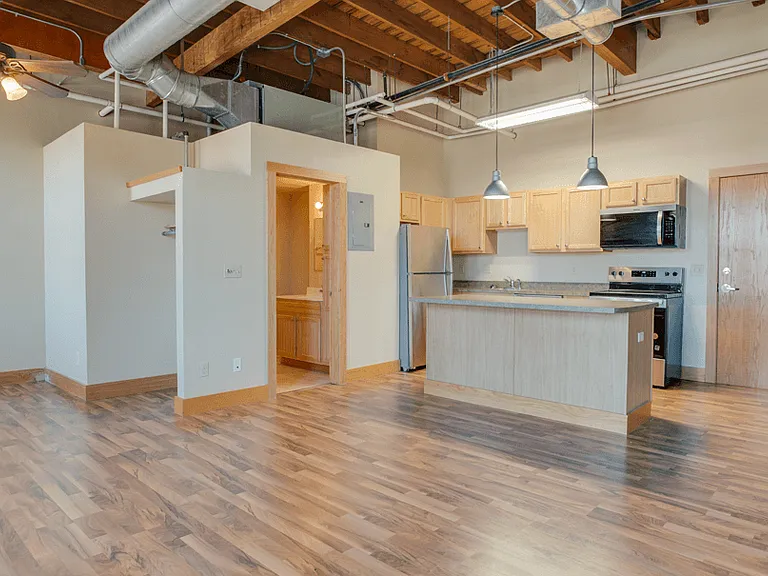 315 Main Ave — Photo 4