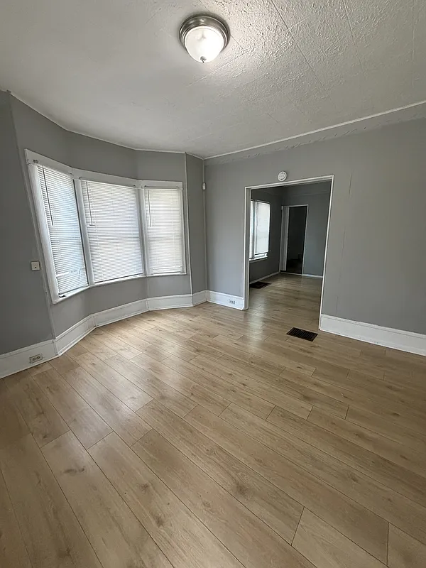 3 bed, 2.0 bath, 1431 sqft, $1,400 — Photo 4