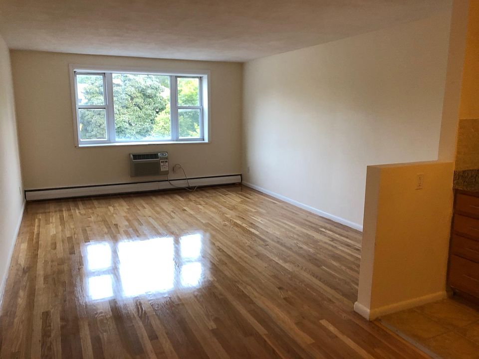 2nd image of 110 Dustin St #3