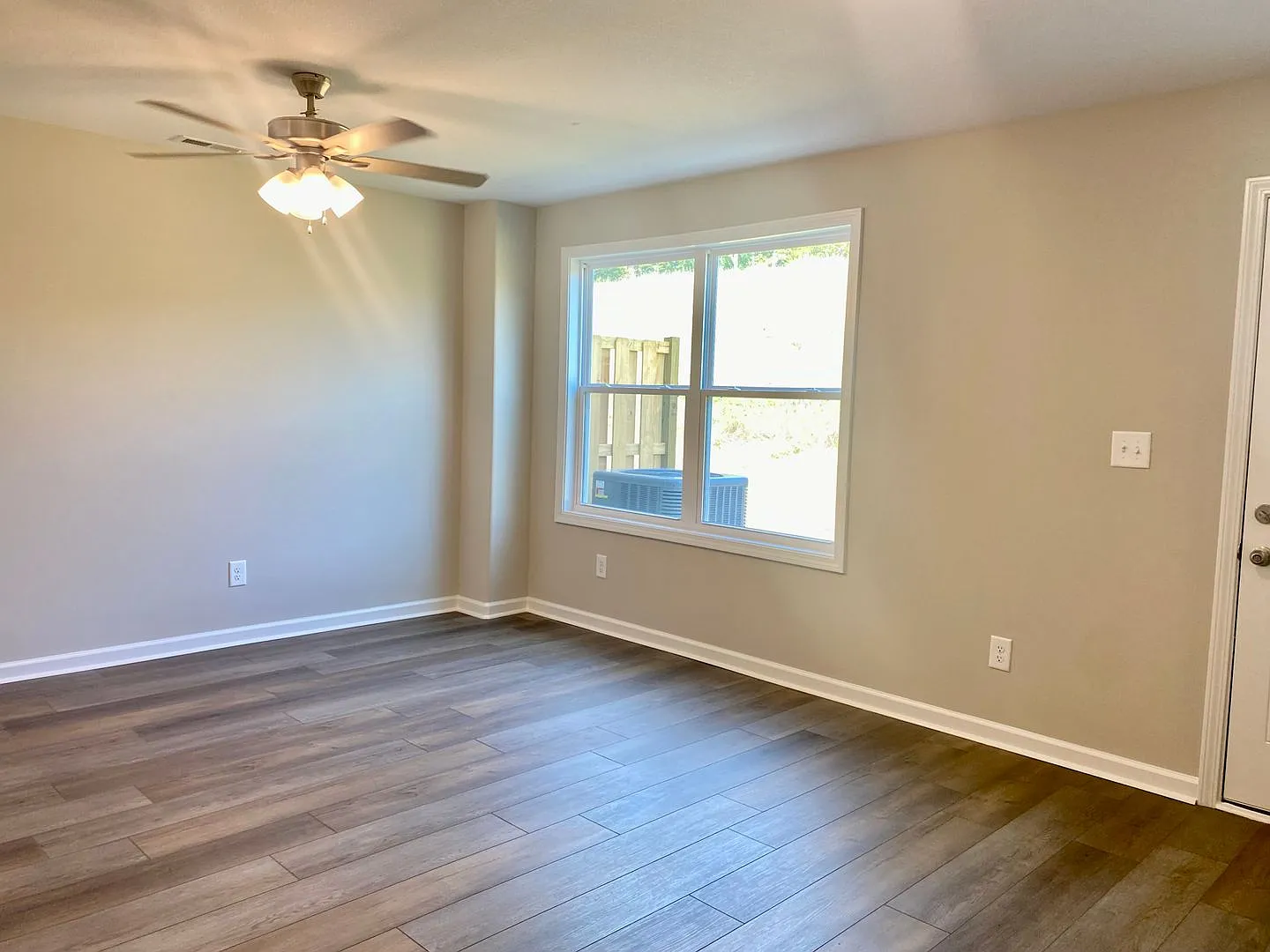 943 Center Rd — Photo 4